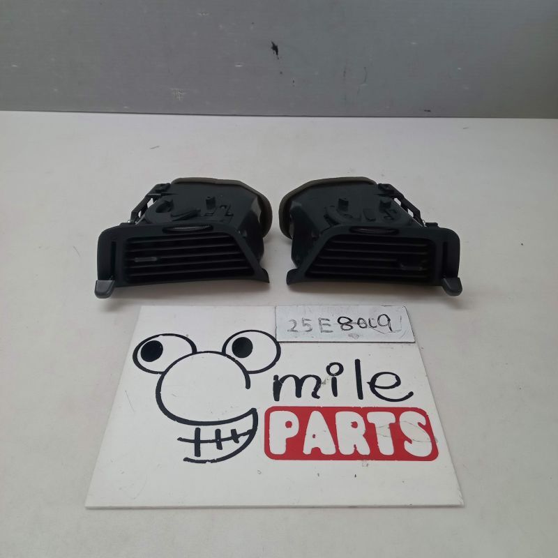 TSS11 コンフォート 純正 運転席助手席エアコン吹出口 2Z4-26-4/25E8009*同梱不可拍卖