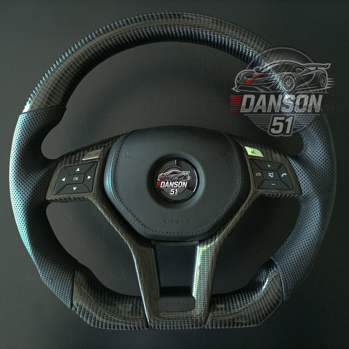 送料無料 リアルカーボン・レザー製 ベンツ W218 W219 W212 W204 R172 W176  ステアリング スイッチカバー付く拍卖