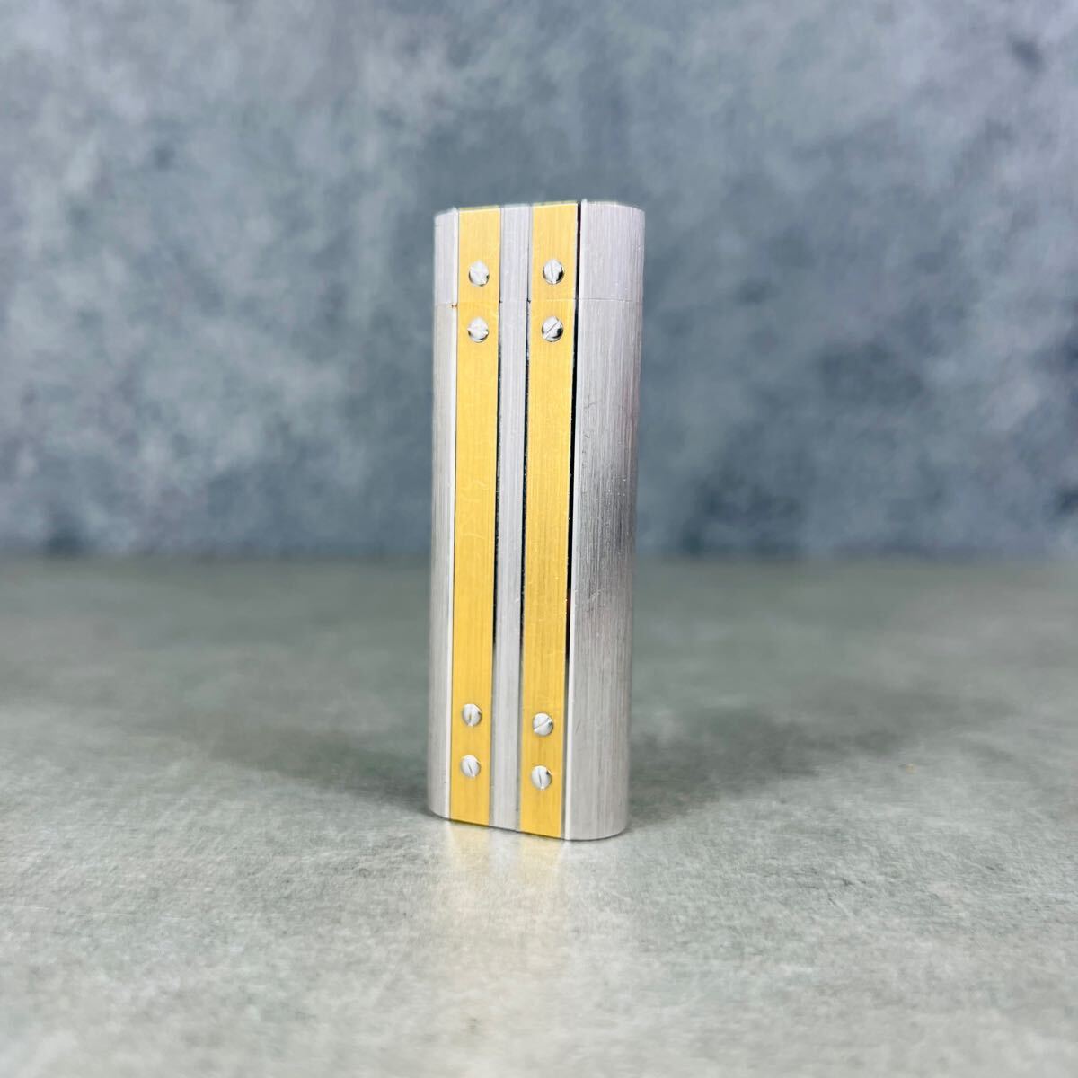 1スタ Cartier カルティエ サントス オーバル ヘアライン ローラー式 ガスライター シルバー ゴールド 着火あり HA41拍卖