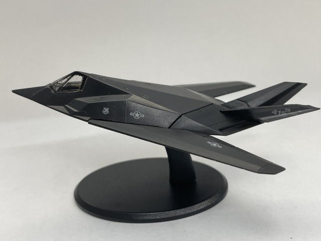 ■★UCC 日米競演!最速の翼コレクション 8 F-117(アメリカ) (航空ファン監修/組立式モデル/全長約90mm)拍卖