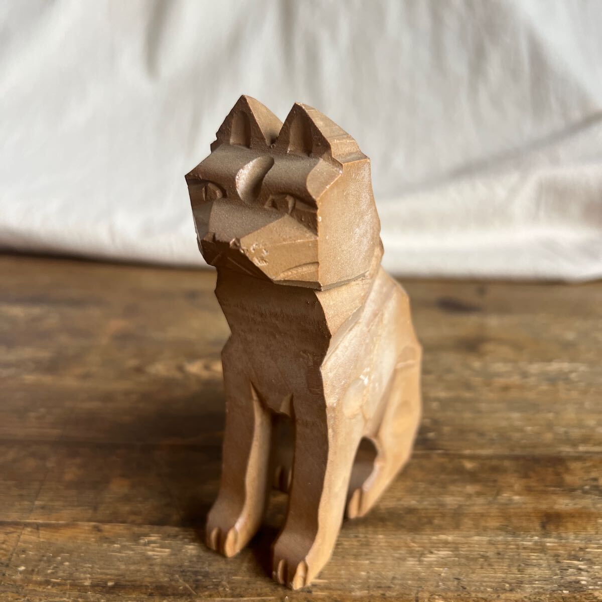 T7-9-5 古い 木彫り犬 レトロ 高さ11㎝ 木製 置物 動物 工芸品拍卖