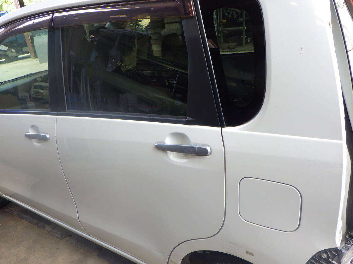 関00045 即決! LA100S ムーヴ 左リアドア 現車 部品取り車拍卖