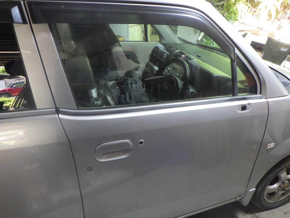 関00070 即決! JE1 ゼスト NH700M シルバー 右フロントドア 運転席ドア 現車 部品取り車拍卖