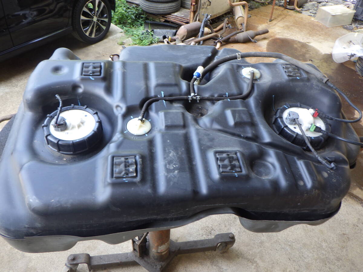 仮上 即決! CV1W デリカ D5 燃料タンク 燃料ポンプ付き拍卖