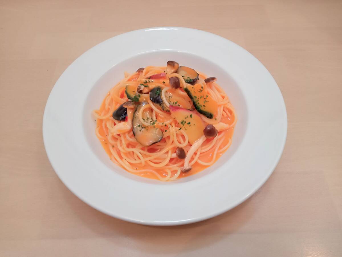 一点物【食品サンプル】かぼちゃとキノコのパスタ クリームスパゲッティ 実物大サイズ 高級品 レア物 新品未使用 キャンペーン中拍卖