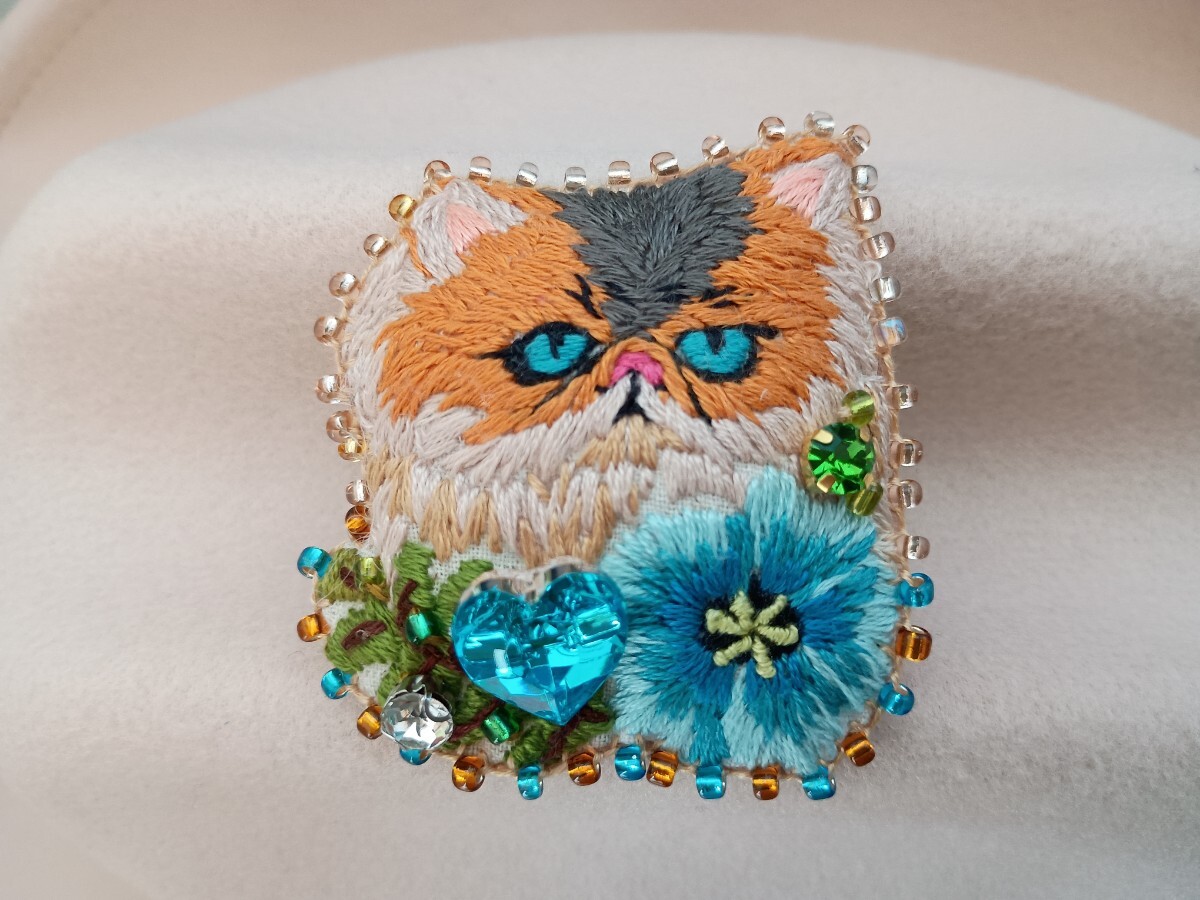 ブサ猫 ねこ ネコ 刺繍ブローチ エキゾチック 手刺繍 アクセサリー ハンドメイド拍卖