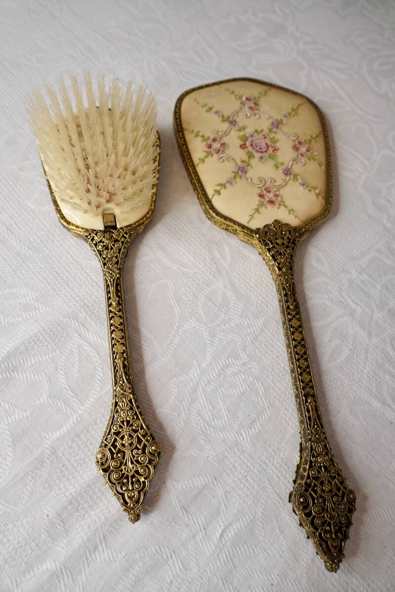 イギリス ヴィンテージ ヘアブラシ プチポワン ビクトリアスタイル拍卖
