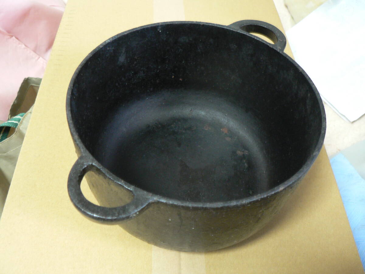 送料最安 750円~ 食器39-02:鉄なべ/鉄鍋/ダッチオーブン? 17cm径 深さ9cm 重さ1.5kg 鉄製 メーカー不明 取っ手付き、ふた無し拍卖