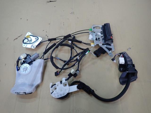 ムーヴキャンバス 5BA-LA850S 左リアドアロックソレノイド W25 69300-B2100拍卖