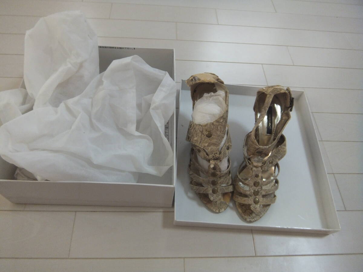 クロコダイル柄ヒールサンダル 1回着用のみ拍卖