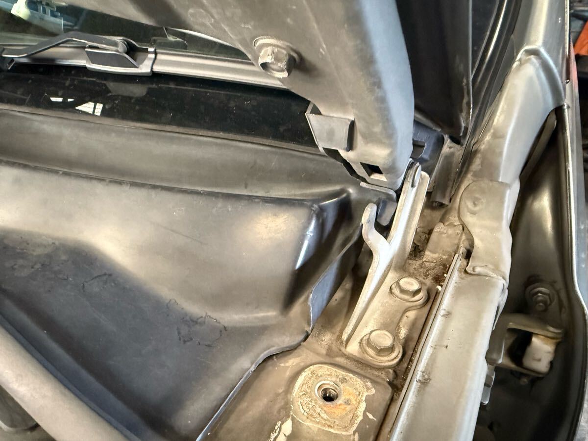 日産純正 ステージアWGNC34後期 ボンネットヒンジ 左右SET 。拍卖