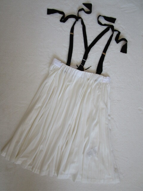 TOGA PULLA アーカイブス プリーツスカート 白 シアー素材 0号 サスペンダー付き 裏地なし 透け感あり リボン チュール拍卖