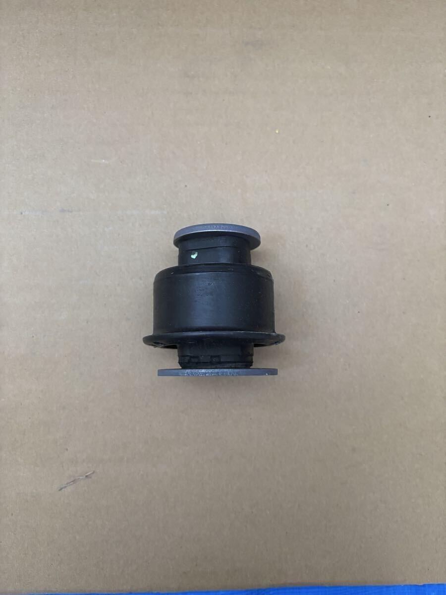 シトロエン C6 C5 プジョー 407 508 コントロールアームブッシュ①拍卖