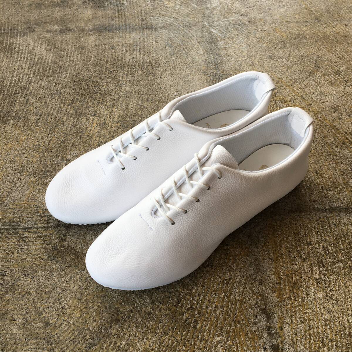 ● 23.5cm(UK5.0)● CROWN クラウン DANCE JAZZ 白 ホワイト 人気モデル 王冠 ロゴ シンプル 靴 シンプル イングランド製 新品 未使用拍卖