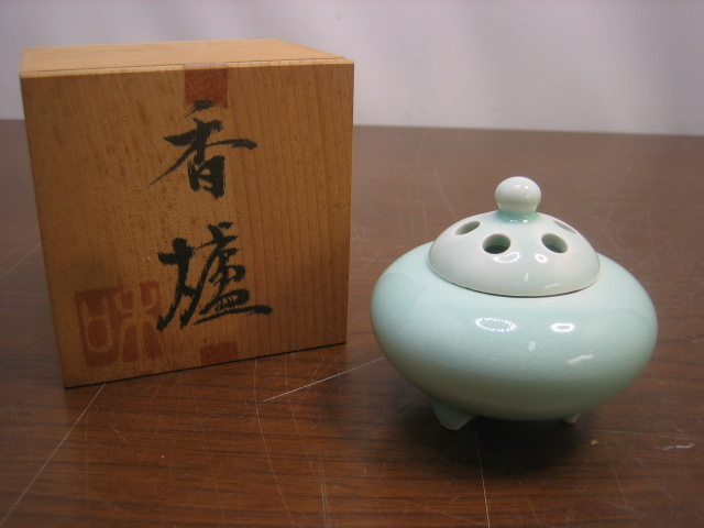 ◆青磁 香炉 香爐 在銘 茶道具 香道具 青磁香炉 旧家蔵出し◆菅-RO拍卖