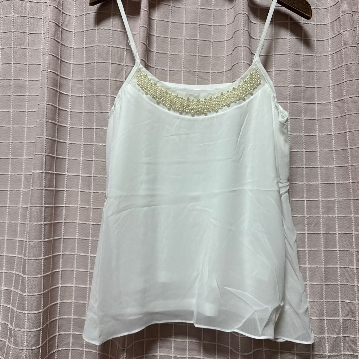 新品 DURAS パールビジュー キャミソール 定価5900円 お拍卖