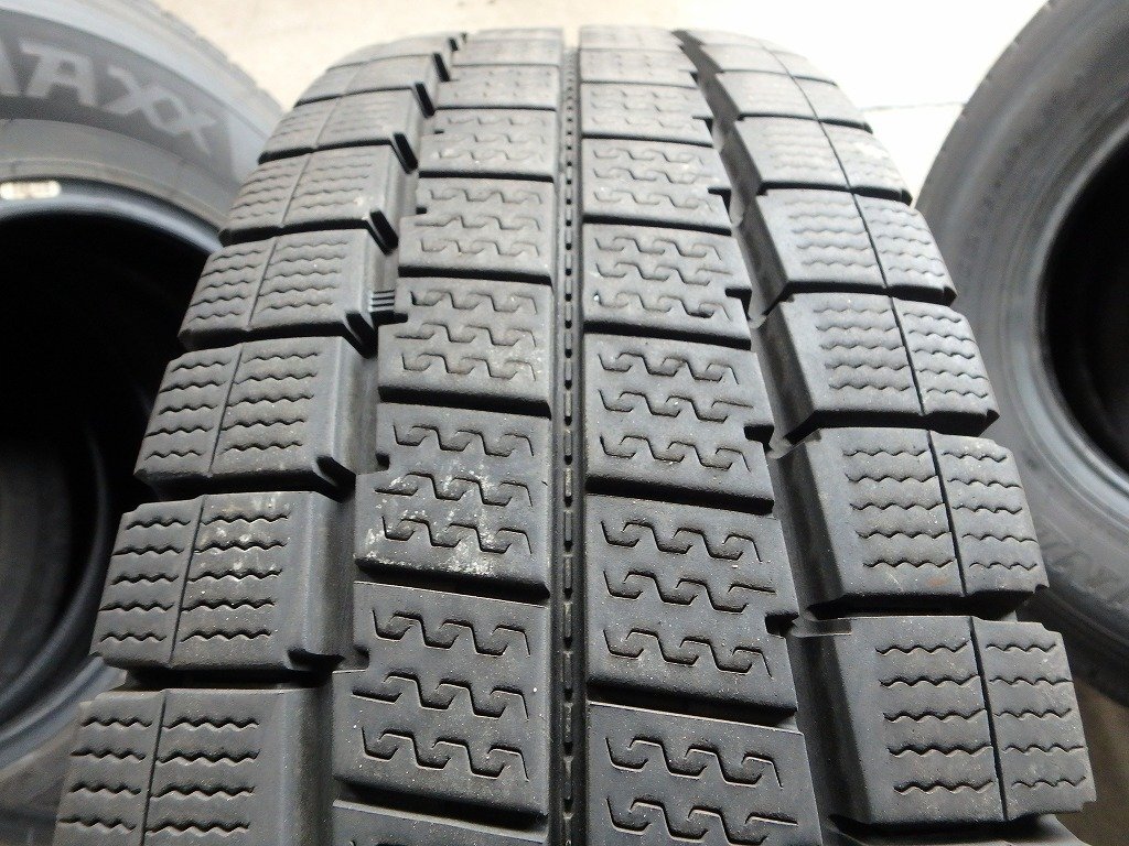 N278 2024年製 送料無料【215/85R16 120/118】ダンロップ LV01 スタッドレス 1本のみ 約7-7.5分山拍卖