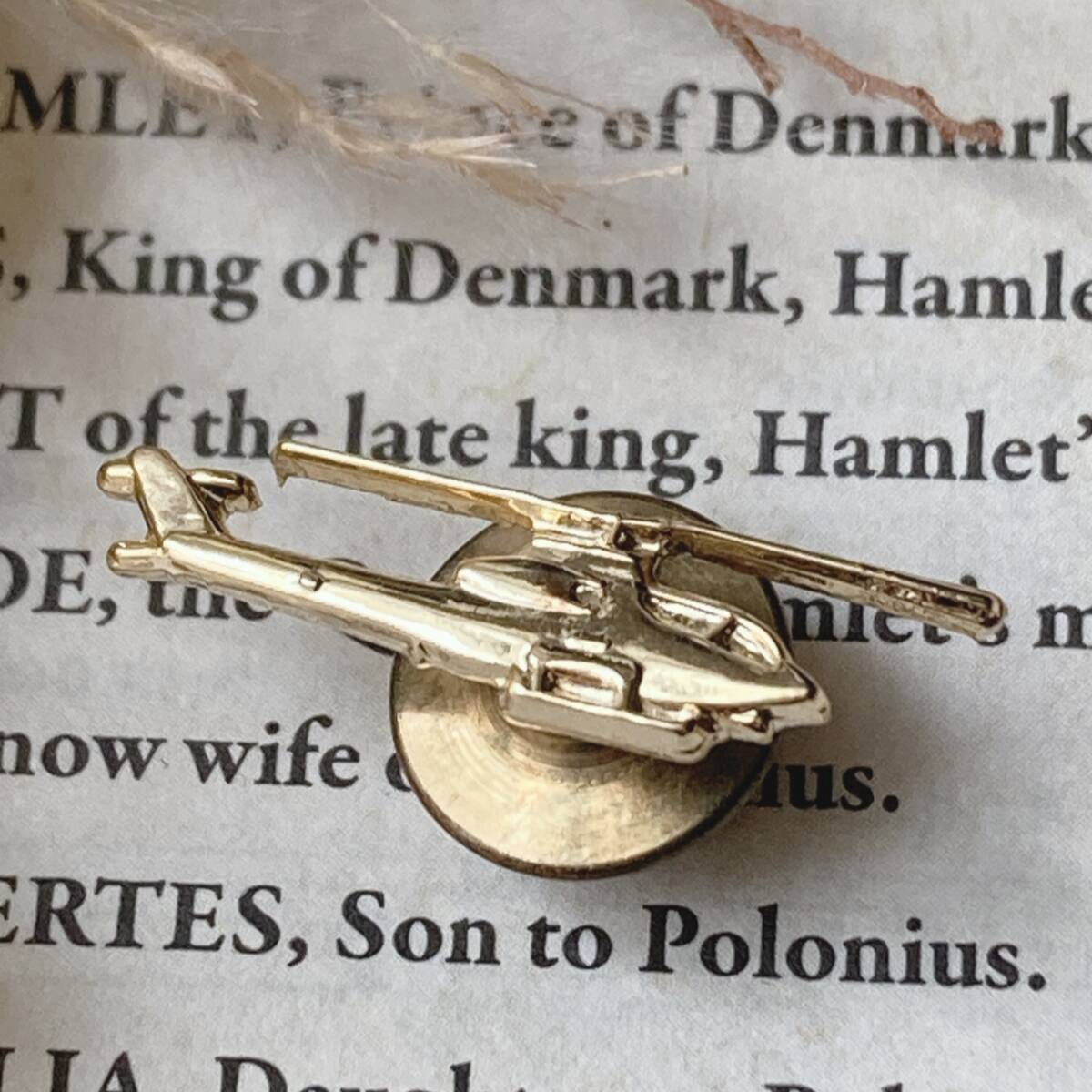 ヴィンテージピンバッジ ヘリコプター ゴールドトーン☆vintage jewelry accessoriesR0778拍卖