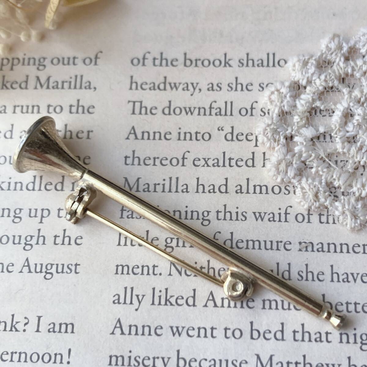 アンティークブローチ 楽器 ホーン ゴールドトーン ピンブローチ ヴィンテージ☆vintage jewelry accessoriesR0877拍卖