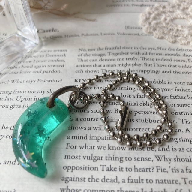 勾玉(まがたま)キーホルダー グリーン 緑 アクリル 星 シルバー ボールチェーン☆vintage jewelry accessoriesR0685拍卖