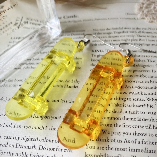 ヴィンテージピアス スケボー イエロー オレンジ アクリル スケルトン☆vintage jewelry accessoriesR0688 拍卖