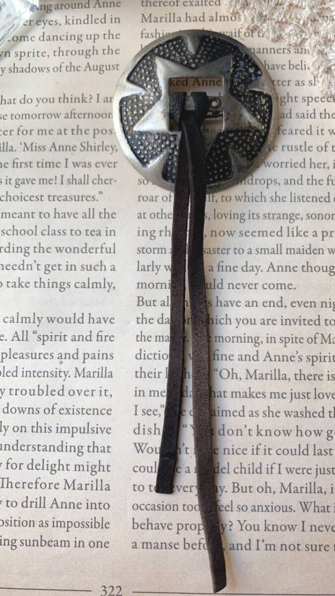 ウェスタンバッジ シルバー 革ひも ヴィンテージ☆vintage jewelry accessoriesR0870拍卖