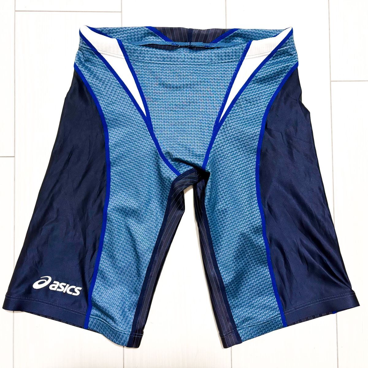 49アシックス男子競泳水着O★旧ロゴ ハイドロSP TLINER ARROWAVE/AMA345★大きいサイズ★薄地超光沢競パンハーフスパッツ★アシックス拍卖