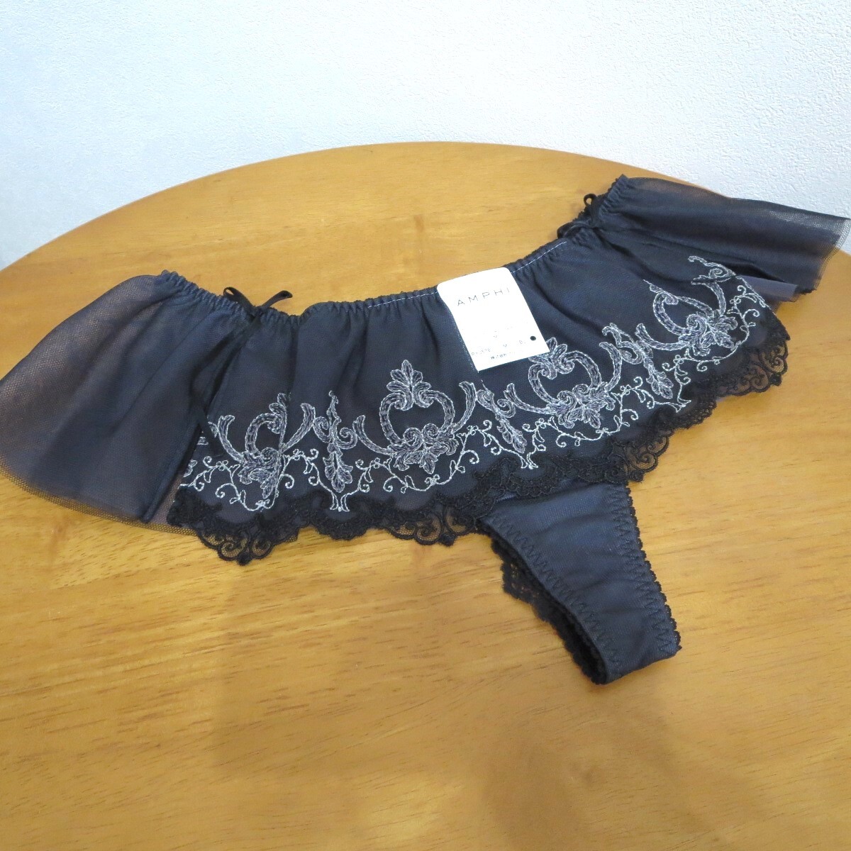 【未使用】Wacoal AMPHI(ワコールアンフィ)Tバックショーツ M ブラック ソング 上品 花柄 クラシカルエンブロイダリーレース 送料180円♪拍卖