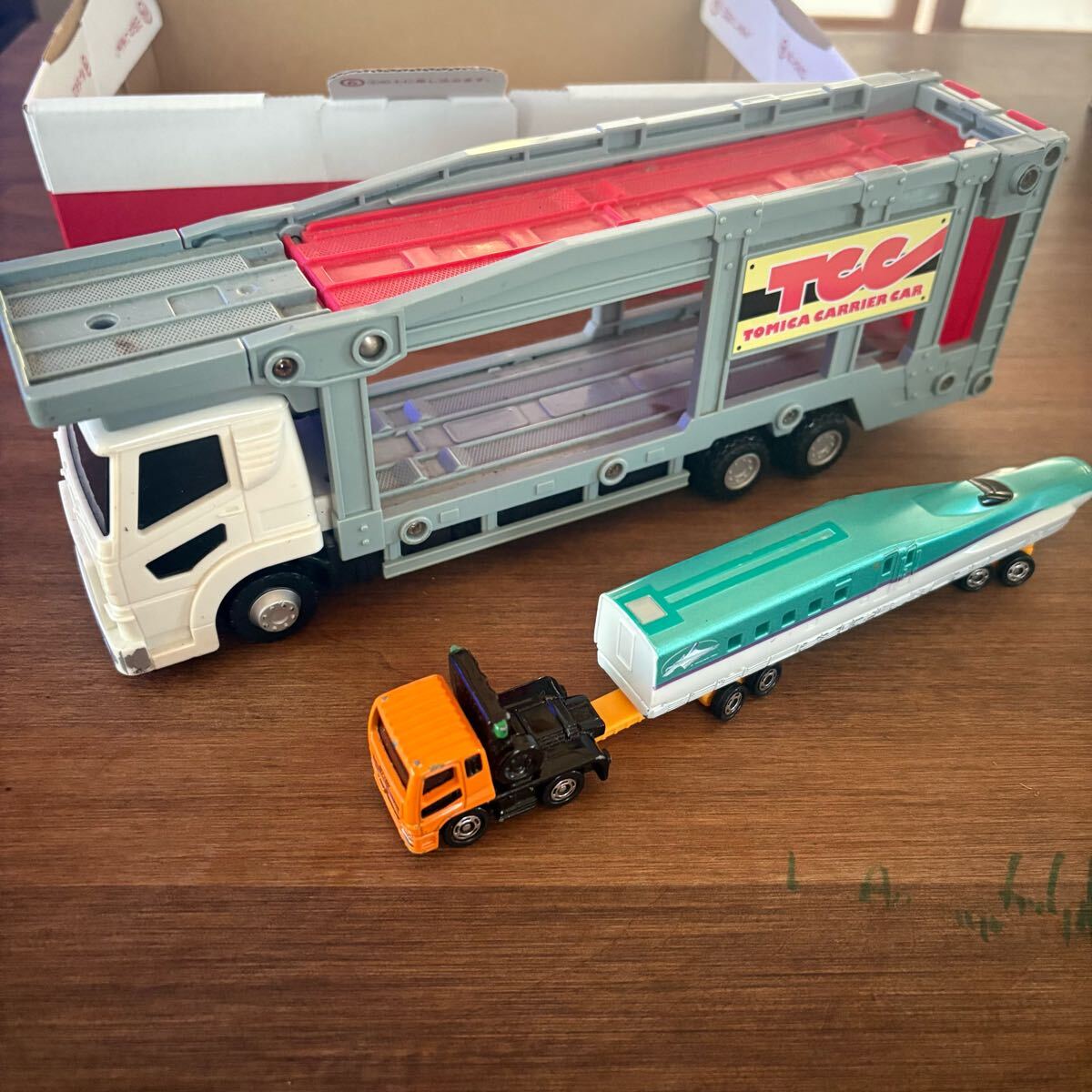 トミカ ミニカー カーキャリア キャリアカー 新幹線 はやぶさ 牽引車 セット拍卖