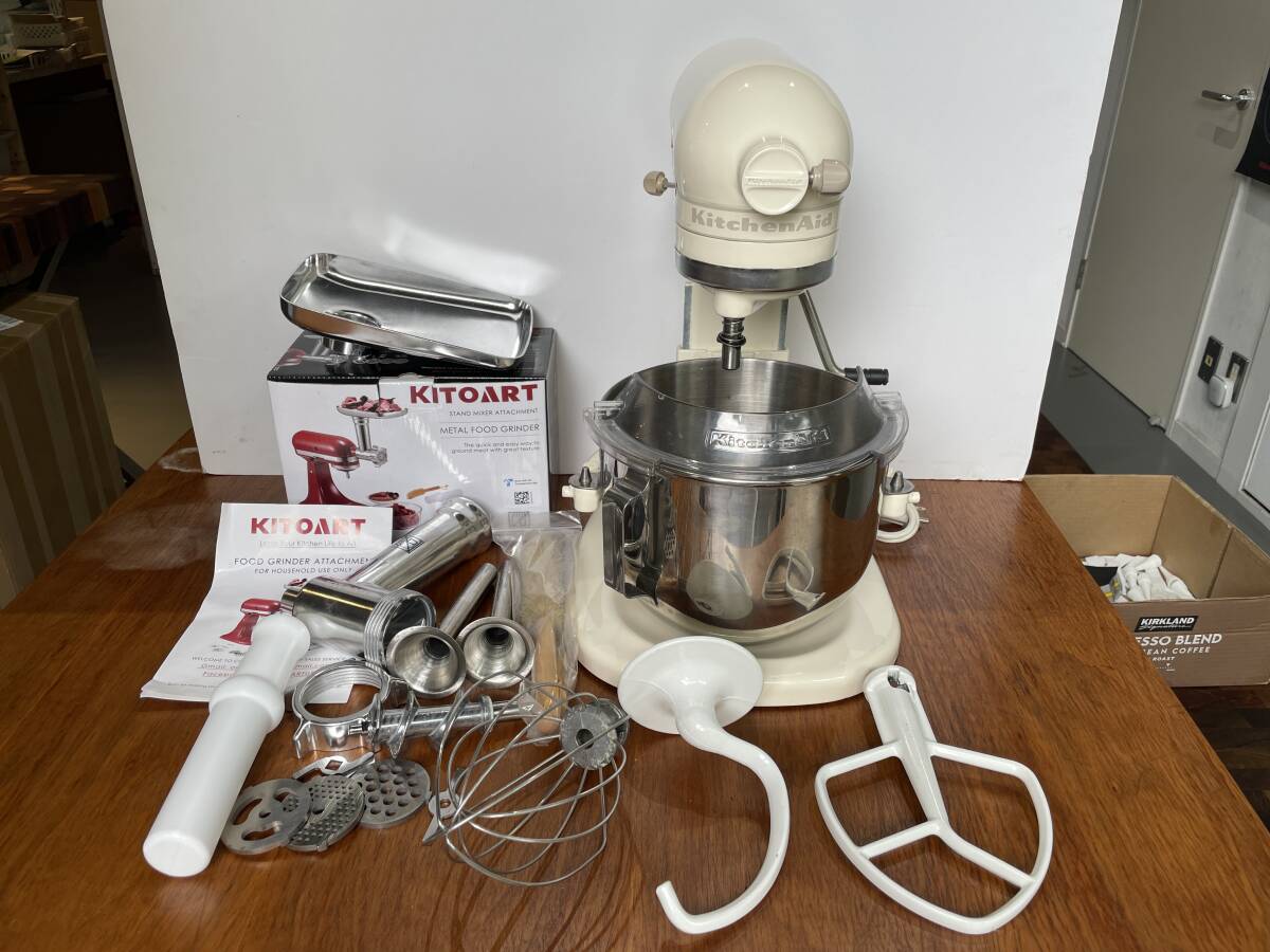 KitchenAid スタンドミキサー / キッチンエイドのスタンドミキサー(ヘビーデューティー)と付属品。100V。動作状態良好です。拍卖