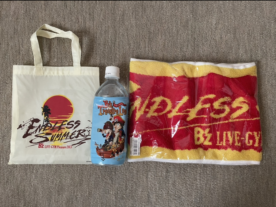 ★B'z『LIVE-GYM Pleasure 2013 ENDLESS SUMMER』ライブグッズ◆マフラータオル 2000円相当◆ミニトート ガチャ◆Treasure Land 山梨の水★拍卖