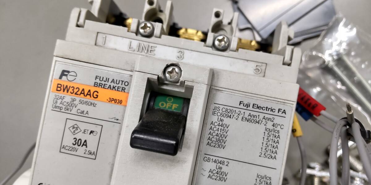 富士 FUJI オートブレーカー BW32AAG-3P030 開封品 ネジ6本 取付ネジ2本付 電気部品 電材拍卖