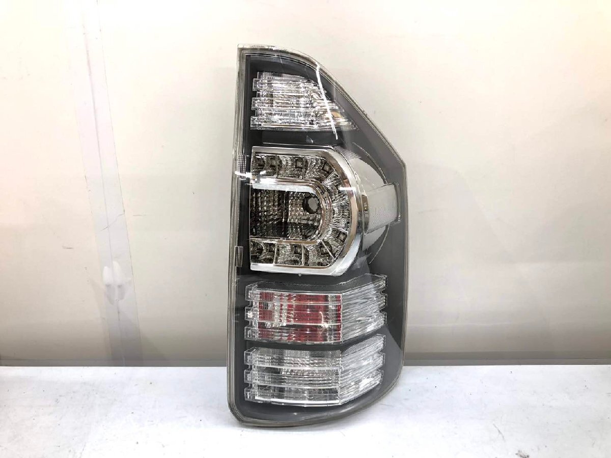 トヨタ ヴォクシー ZRR70 後期 純正 テールランプ 右 ICHIKOH28-220(Z27-24m)拍卖