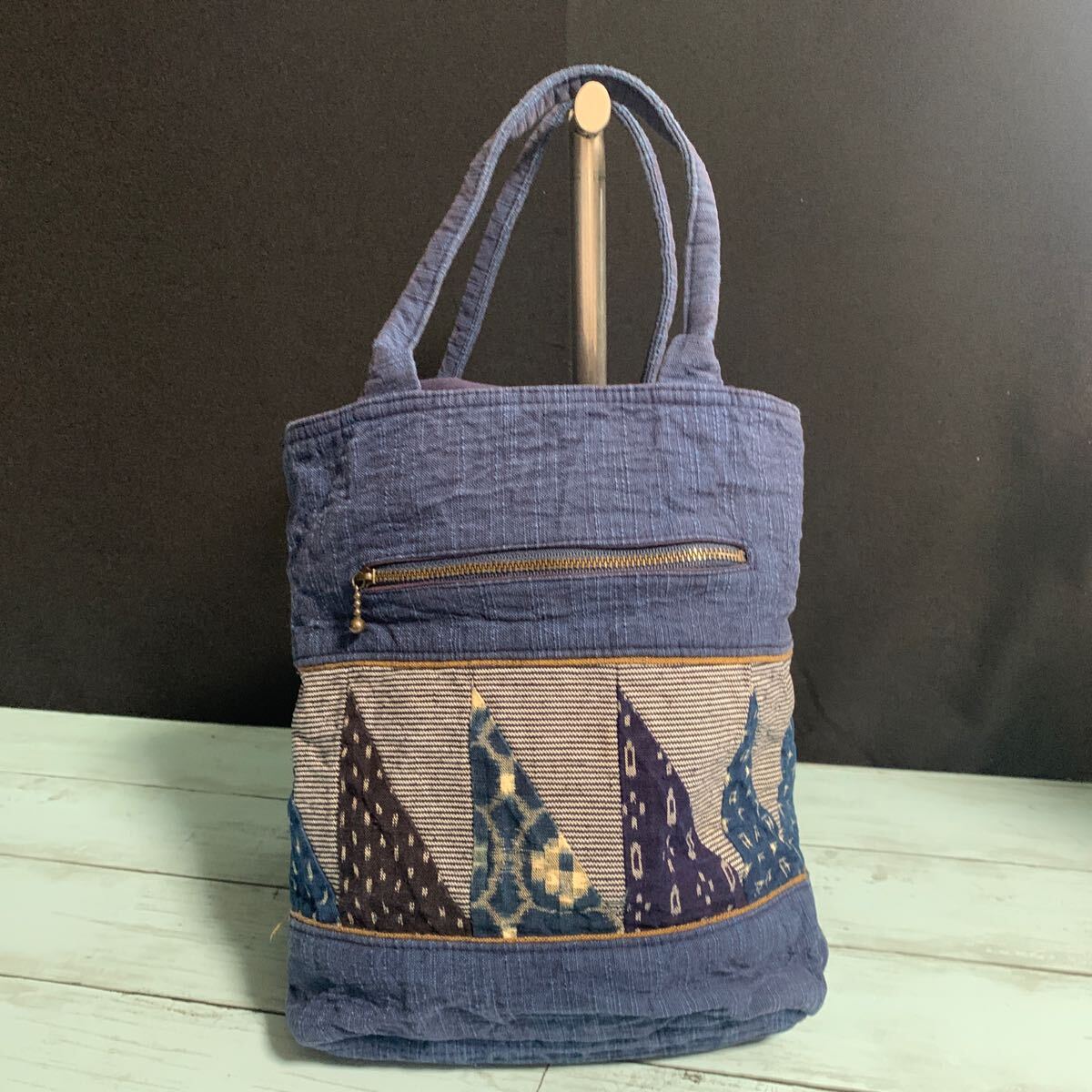 かすり バック バッグ ハンドバッグ 藍染 生地 リメイク素材 ハンドメイド 古布 型染め 絣 リメイク 手作り パッチワーク カスリ (A-2518)拍卖