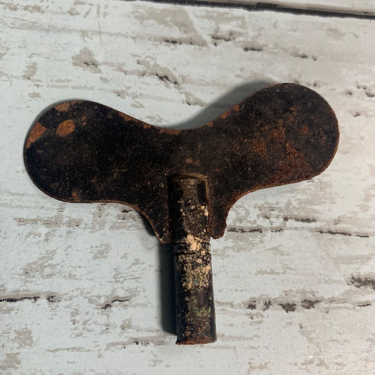 古い時計 ゼンマイ 鍵 かぎ カギ パーツ 掛け時計 柱時計 置時計 古時計 古道具 アンティーク 手巻き機械式 ゼンマイ巻き鍵 (A-2617)拍卖