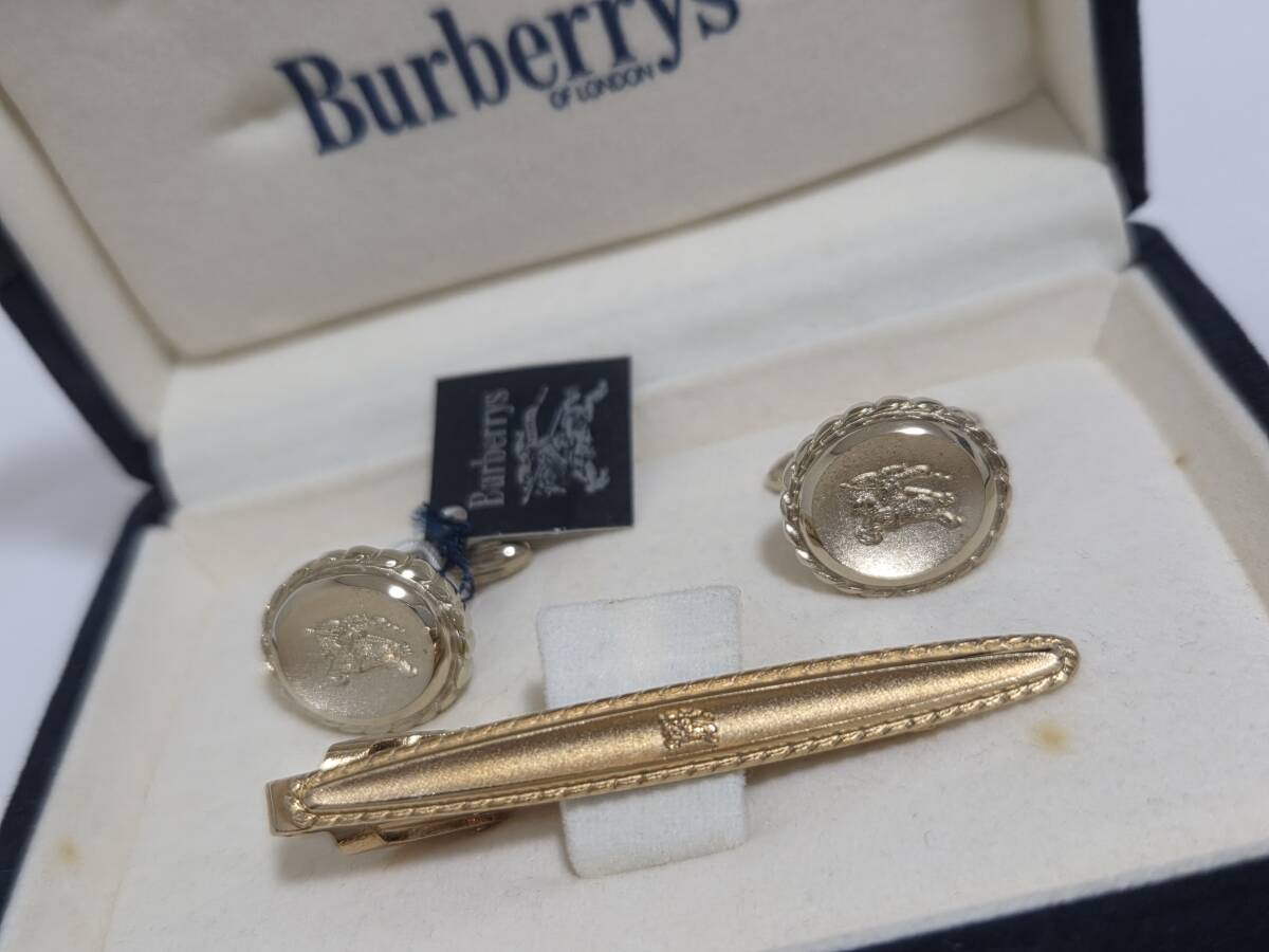 正規 Burberry バーバリー ホース レリーフ騎士ロゴカフス ネクタイピン SET クリップタイピン クラシックタイバー ライトゴールドボタン拍卖