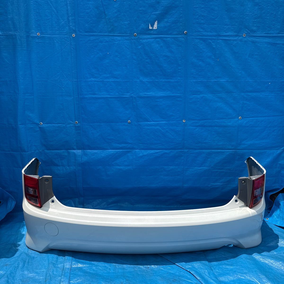 ◆トヨタ アイシス プラタナ《ZGM10 ZGM15 ANM10 ANM15》純正 リアバンパー バックバンパー カラー 070 (ホワイトパール) 52159-44320◆拍卖