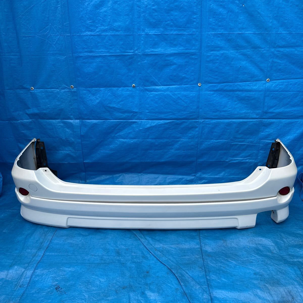 ◆トヨタ ノア《AZR60 AZR65》純正 リアバンパー バックバンパー リヤバンパー スポイラー付き カラー 042 (ホワイトパール) 52159-28410◆拍卖