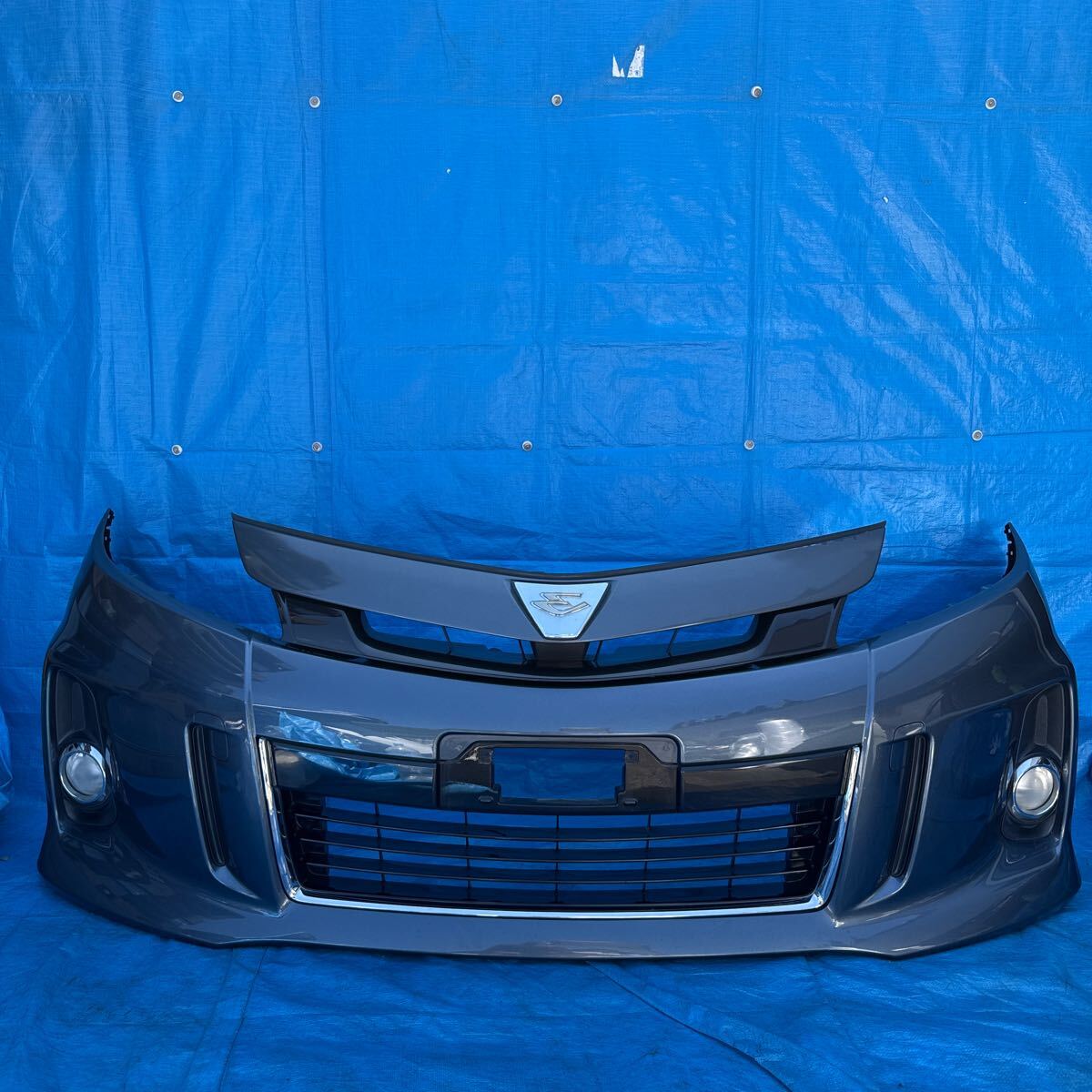 ◆トヨタ エスティマ《ACR50 ACR55 GSR50 GSR55 AHR20》純正 フロントバンパー グリル付き フォグ付 カラー 8V5 52119-28G00/10◆拍卖