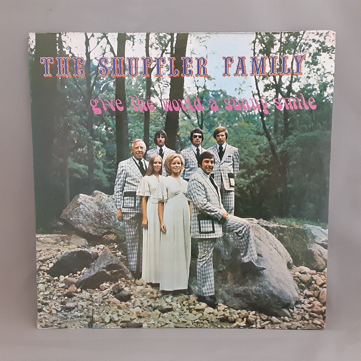 ★THE SHUFFLER FAMILY / GIVE THE WORLD A SUNNY SMILE (LP) SLP 1563 シャフラー・ファミリー GOSPEL COUNTRY/ゴスペル カントリー拍卖