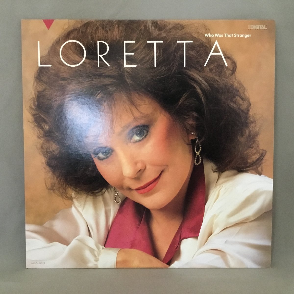 ★LORETTA LYNN / WHO WAS THAT STRANGER (LP) MCA-42174 ロレッタ・リン COUNTRY/カントリー拍卖