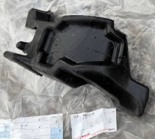 新品 純正品 TOYOTA トヨタ ラジエーターグリル シール 運転席側 ヤリス MXPH10 MXPH15 MXPH14 MXPH17拍卖