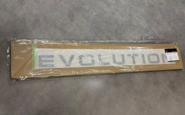 新品 純正品 MITSUBISHI 三菱 エンブレム フロント パジェロ V55W拍卖