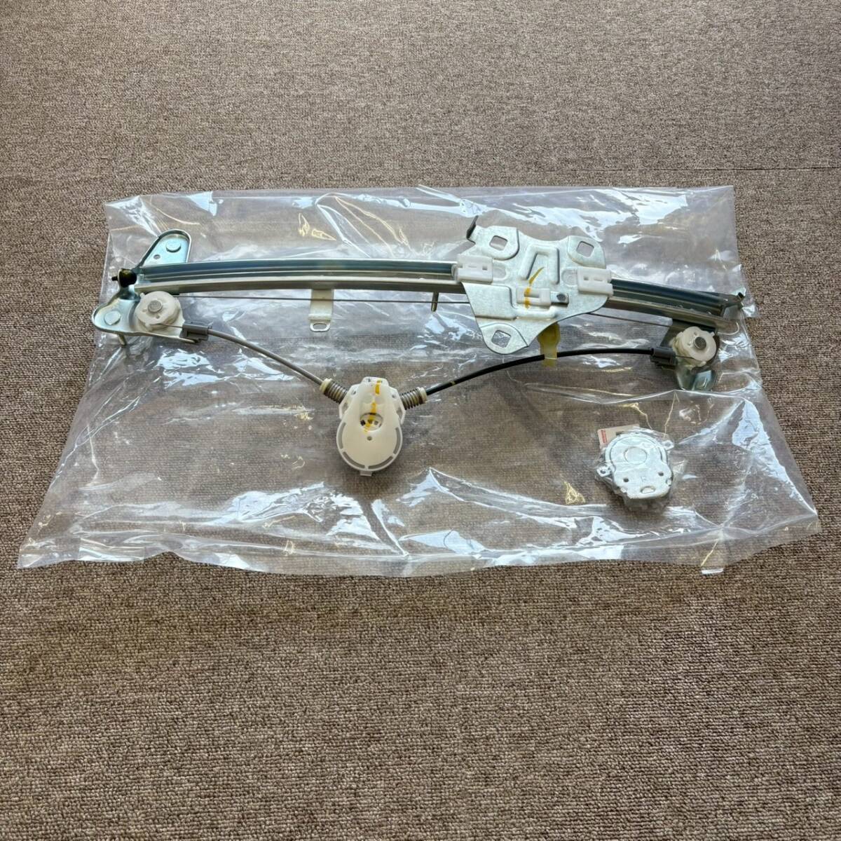 【新品】 トヨタ純正 GX90 JZX90 マーク2 チェイサー フロントドア ウインドウ レギュレーター SUB-ASSY 右 TOYOTA window regulator RH拍卖