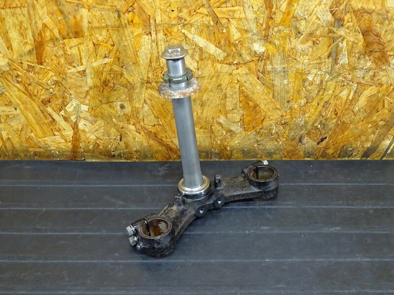 【250702】SR400(1JR-304)◇ ステム アンダーブラケット 錆 ハンドルストッパー凹み有 【検:SR500 1JN 2J2 2H6拍卖