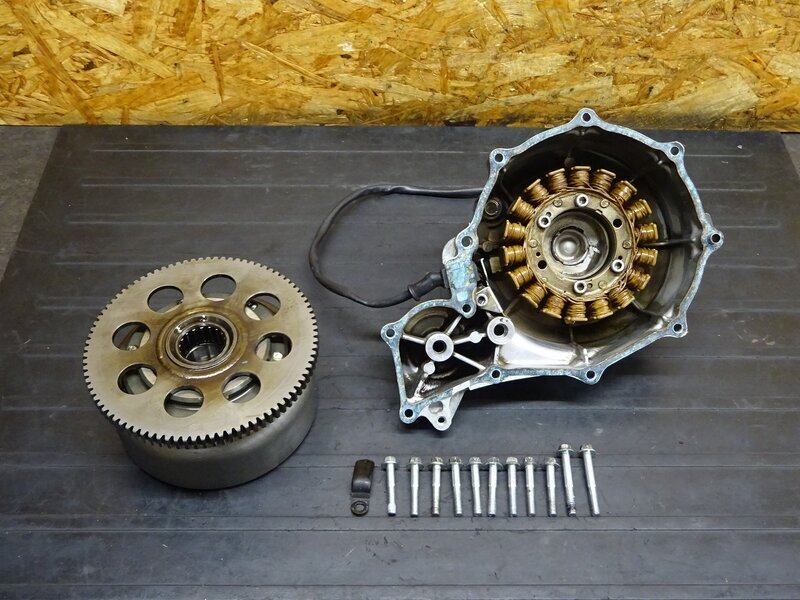 【250735】ブロス400(NC25-1053)◆ ジェネレーターセット ジェネレーターカバー フライホイール 削れ有 ※エンジンパーツ拍卖