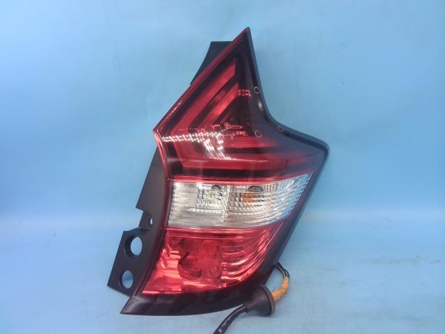 ノート DAA-HE12 右テールランプ E-POWER S NBF D202 26550-5WK0B拍卖