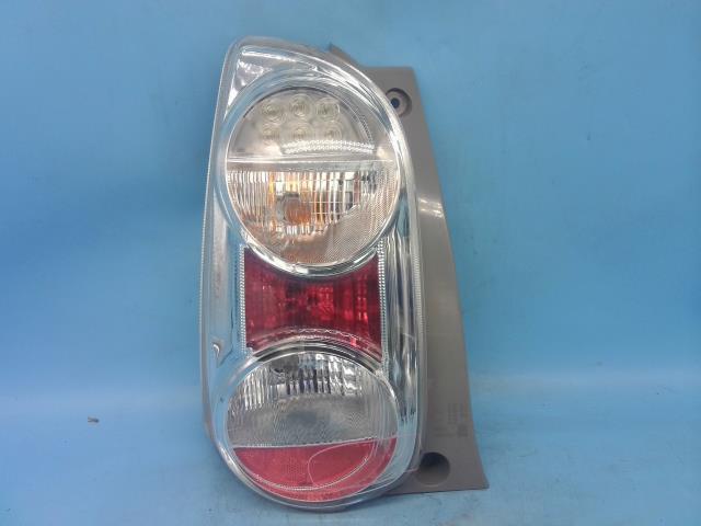 パッソ DBA-KGC30 左テールランプ プラスハナ R54 220-51004 81560-B1150拍卖