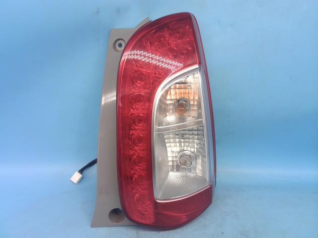 パッソ DBA-KGC35 右テールランプ X Lパッケージ キリリ 4WD X07 220-51397 81550-B1220拍卖