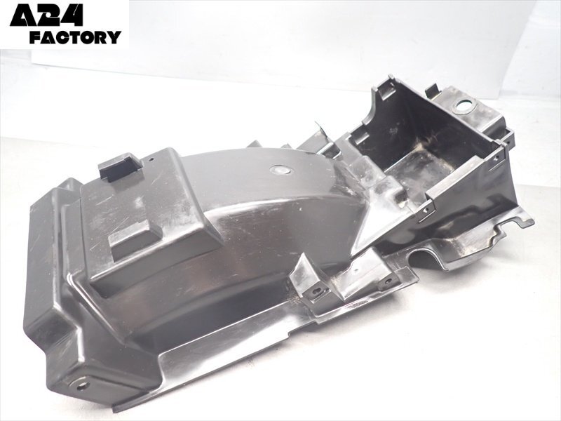 G1R7-0714 カワサキ ZZR400 リアフェンダー インナー 純正品 【ZX400N-024~ 98年式】拍卖